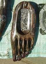 Hand-Carved Soapstone Ashtray - Human Foot Design from Zimbabwe Hand-Carved Soapstone Ashtray - Human Foot Design from Zimbabwe