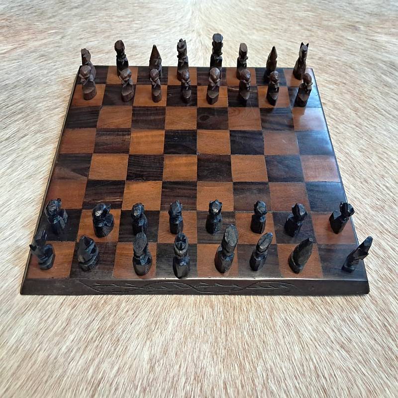 Round Zulu chess set African Wooden Zulu African Chess Sets